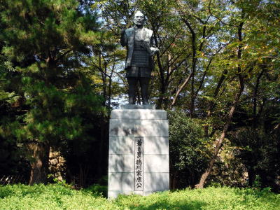 浜松城の徳川家康像