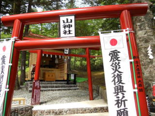 新屋山神社の本殿