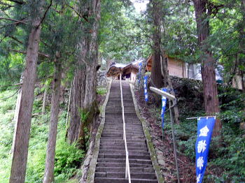 金持神社参道